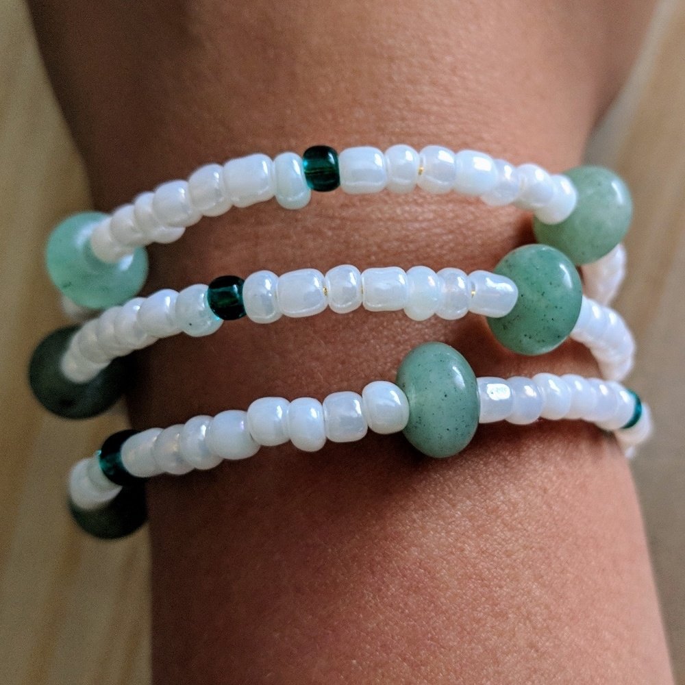 Beaded adjustable stackable bracelet - Picture 3 of 3